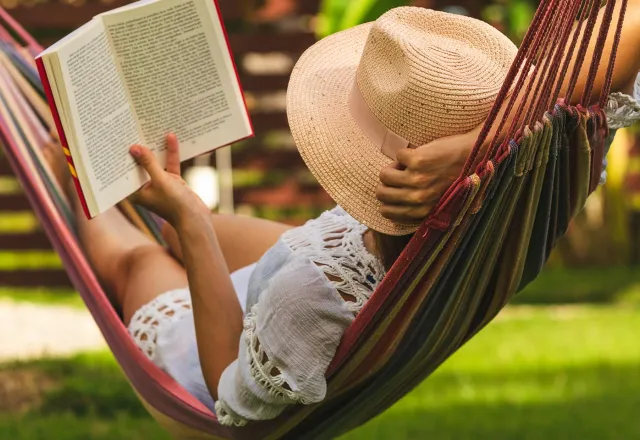 In der Hängematte kann man lesen, schlafen oder entspannen. © Shutterstock, Beliphotos