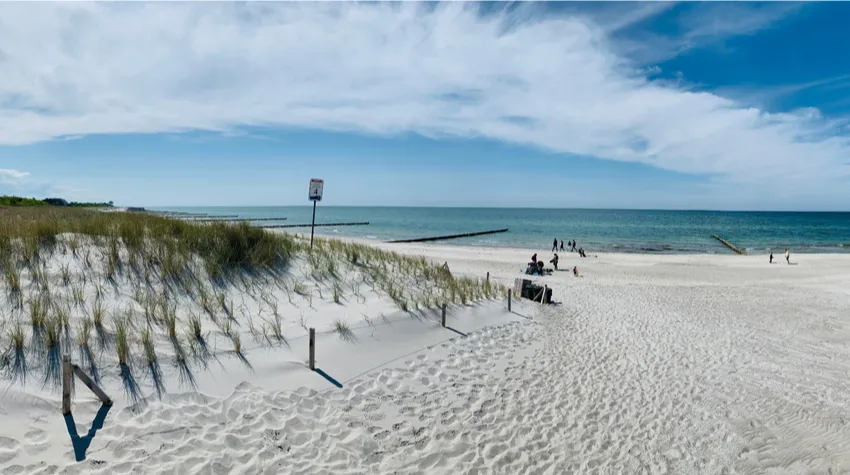 Arbeiten am Meer – dieser Traum kann in Ahrenshoop in Erfüllung gehen. © Shutterstock, ajParis