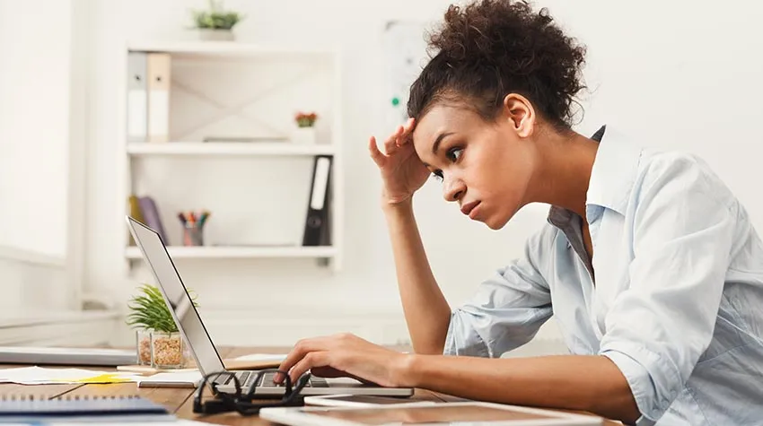 Ein Urlaub hilft dem Stressabbau und lindert eure Beschwerden. © Shutterstock, Prostock-studio