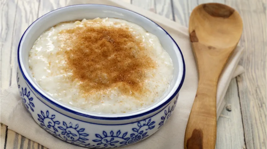 Unser Milchreis-Rezept könnt ihr ganz einfach zuhause nachkochen. © Adobe Stock, Quade