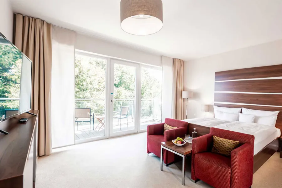 42 m² Komfort nur für euch ✓ Minibar ✓ Spa & Fitness ✓ seitlicher Meerblick ✓ Begrüßungssnacks → Jetzt Auszeit sichern!
