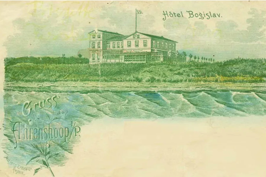 Historische Ansicht des Hotels Bogislav in Ahrenshoop direkt an der Ostsee.