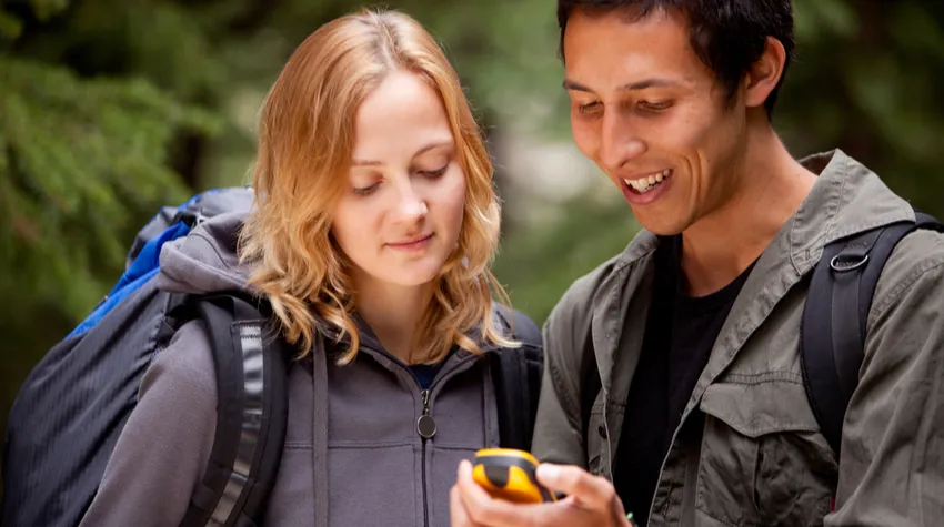 Geocaching ist etwas für die ganze Familie. © Shutterstock, Tyler Olson