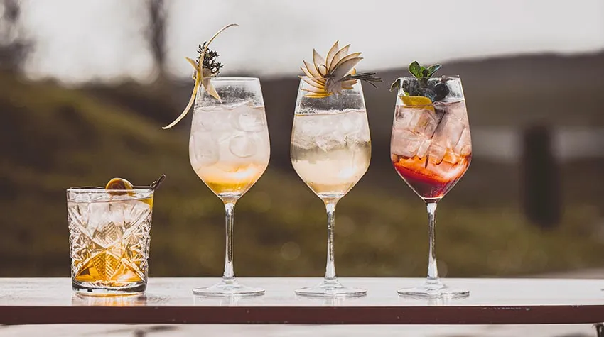 Drinks wie ein Gemälde: In der ZIMTZIEGE könnt ihr nicht nur lecker essen gehen.e