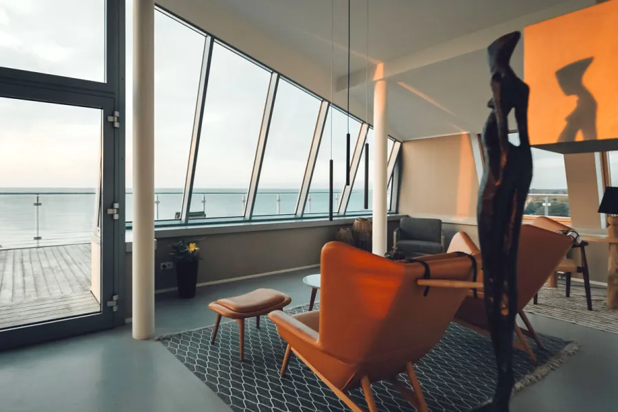Übernachten auf 150 m² ✓ Frühstück ✓ tägliche 3-Gang-Halbpension ✓ Tiefgarage, Spa & Fitness inklusive → Jetzt buchen!