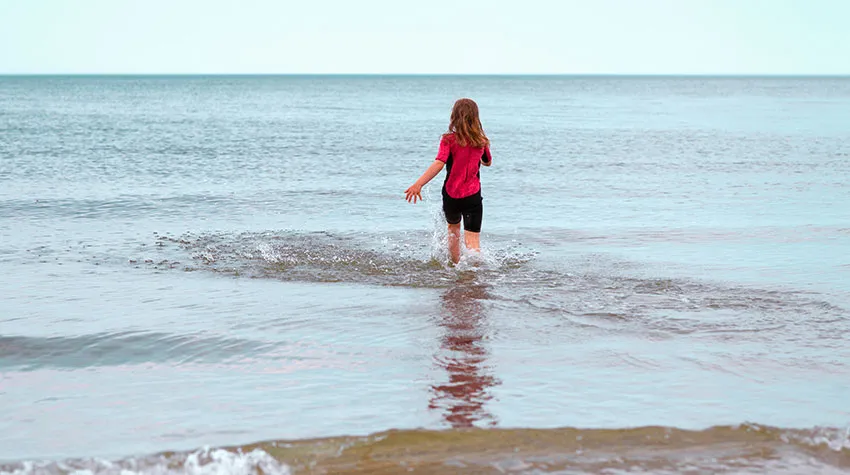 Um euch beim Baden in der Ostsee nicht zu gefährden, solltet ihr die Baderegeln der DLRG befolgen.