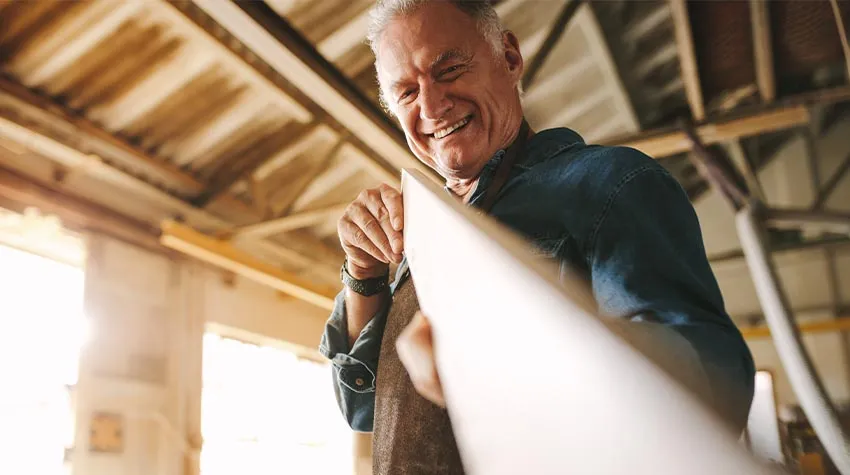 Die Darßer Türen werden durch traditionsreiches Handwerk gefertigt. © Shutterstock, Jacob Lund