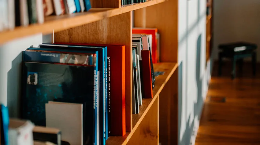 Literatur gibt es auch bei uns in den verschiedensten Arten und Ausführungen. 