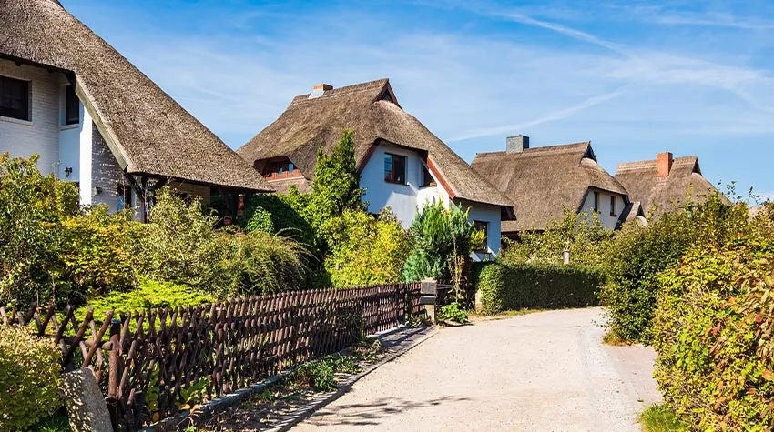 Ganz Ahrenshoop nimmt an der Tradition teil. © Shutterstock, ricok