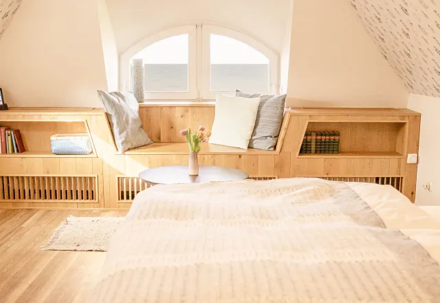 Hier ist Erholung vorprogrammiert: Die Zimmer im STRANDHAUS Ahrenshoop sind liebevoll und gemütlich eingerichtet. © Max Framke