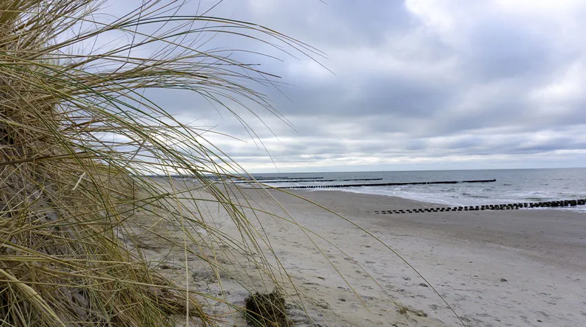 Je nach Wind und Wetter präsentiert sich die Ostsee in den verschiedensten Blau- und Grautönen.