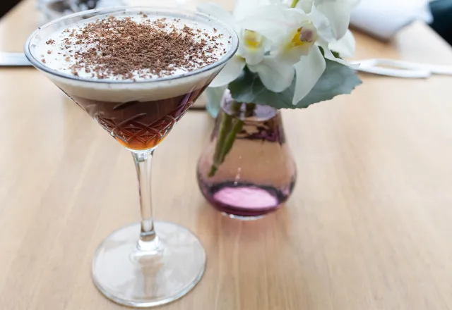 Der Kaffee-Cocktail steht nicht auf unserer Speisekarte und wurde exklusiv für euch kreiert.