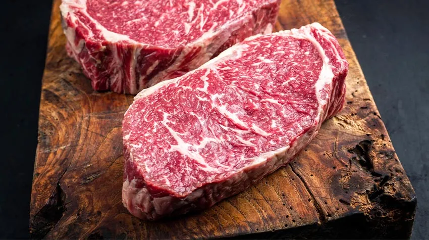 Durch die Marmorierung ist das Fleisch besonders zart. © Shutterstock, hlphoto