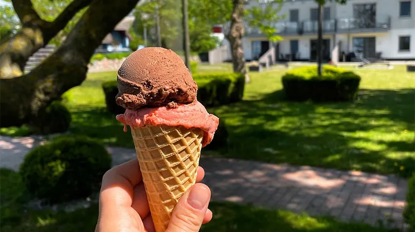Schokolade und Erdbeere sind zwei absolute Klassiker von Eis Engelchen.