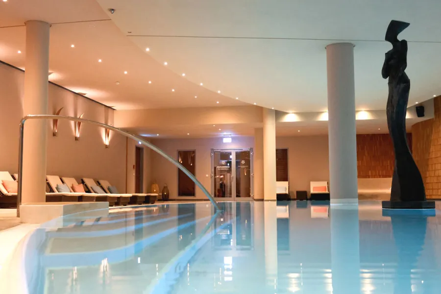 Innenpool im Spa Bereich vom THE GRAND Ahrenshoop.
