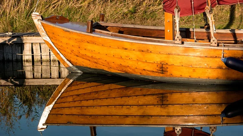 Die Zeesboote können bis zu 12 Meter lang sein. © Shutterstock, bluecrayola