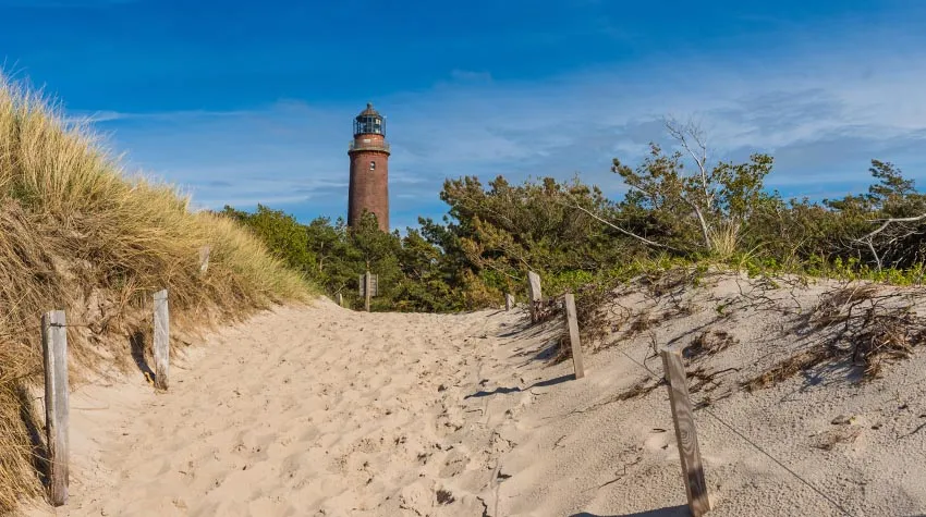 Am Darßer Ort steht ein historischer Leuchtturm. © Shutterstock, Majonit