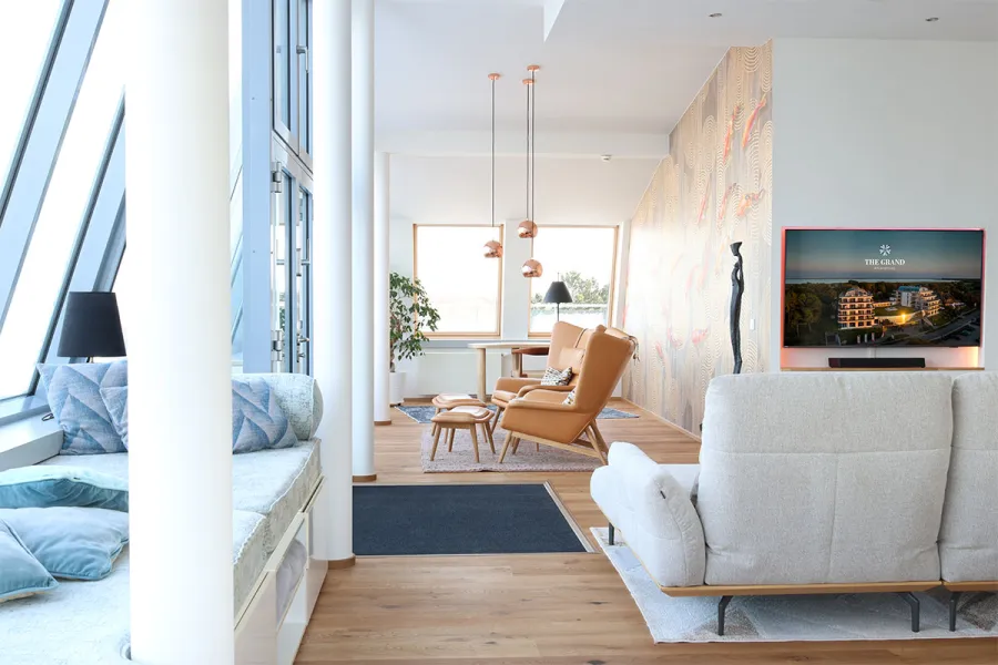 150 m² Raum für Auszeit & Inspiration ✓ 100 m² Terrasse mit Ostseeblick ✓ Frühstück & Spa inklusive → Jetzt buchen!