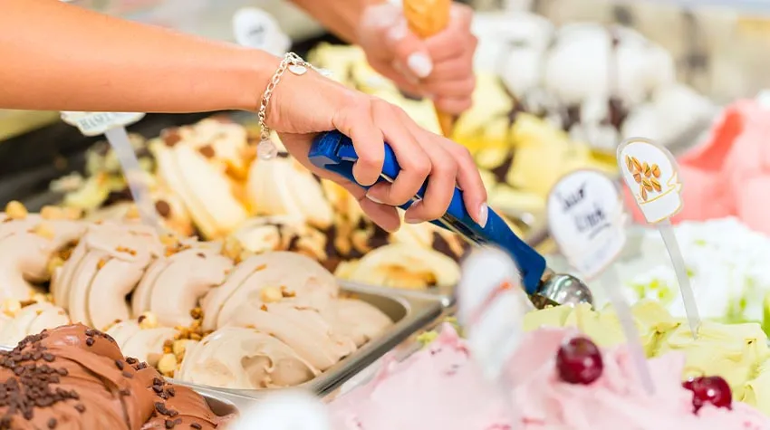 Eisdielen sind aus unseren Städten gar nicht mehr wegzudenken – zum Glück! © Shutterstock, Kzenon