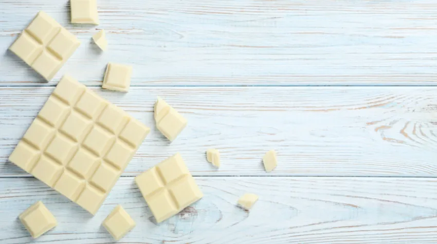 In weißer Schokolade ist weniger Kakaobutter enthalten als in dunkler Schokolade. © Adobe Stock, 5second