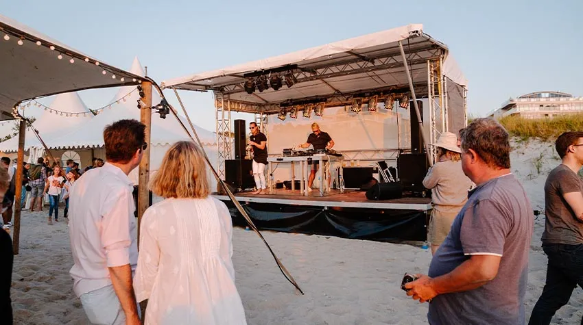 Die THE GRAND Beach Party findet am 29. und 30. Juli in Ahrenshoop statt.