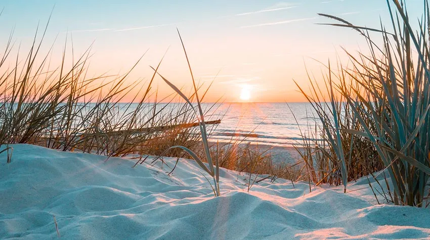 Mithilfe des Reizklimas könnt ihr an der Ostsee wieder richtig durchatmen.