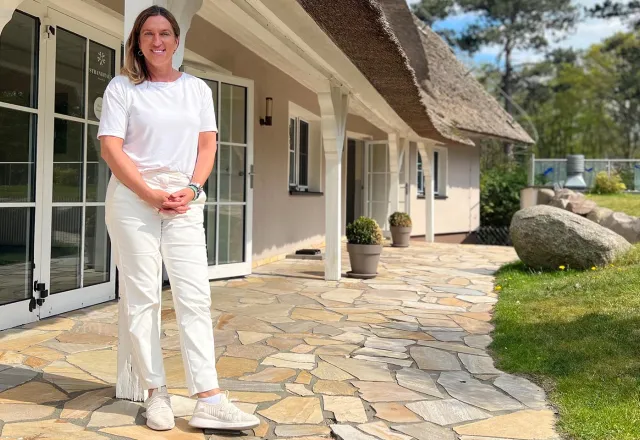 Juliane freut sich über jeden Besuch in ihrem Hotel STRANDHAUS.