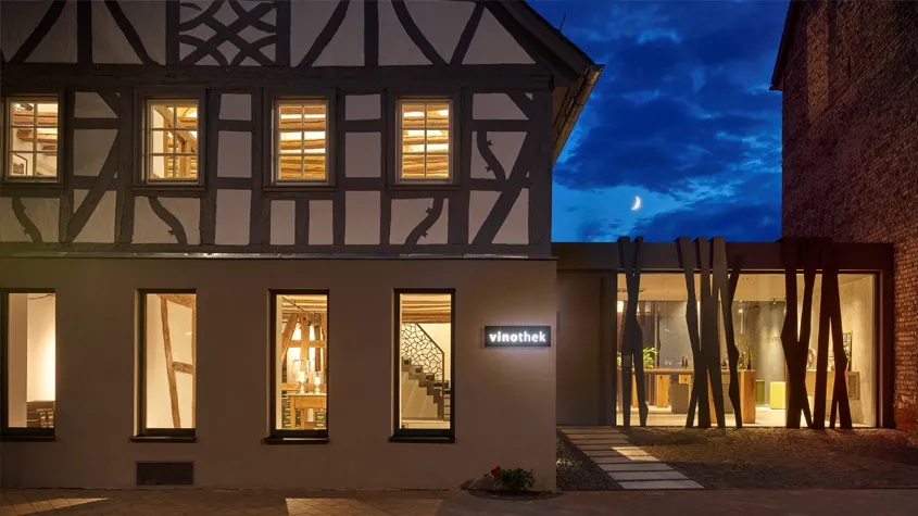 Vinothek von Anette Closheim bei Nacht. ©Anette Closheim