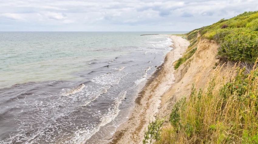 Direkt an der Steilküste Ahrenshoop finden abwechslungsreiche Konzerte mit einem fantastischen Ausblick statt. © Shutterstock, Oliver Hoffmann