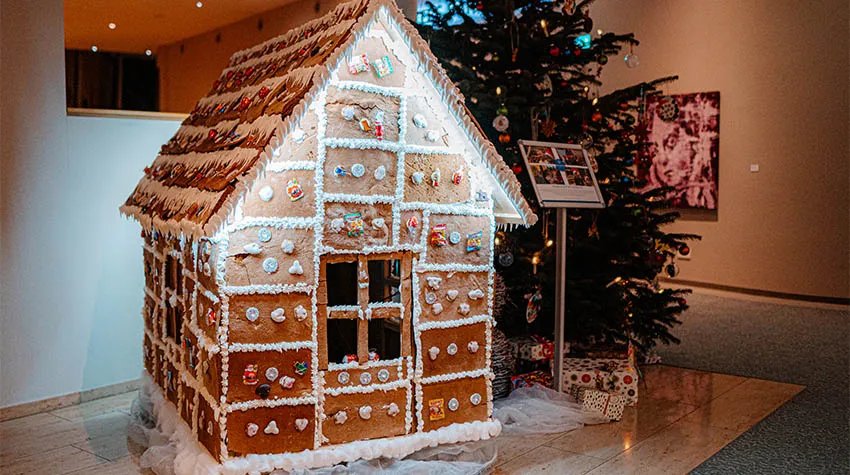 Jedes Jahr in der Weihnachtszeit freuen sich viele Familien darauf, selbst ein Lebkuchenhaus zu basteln.