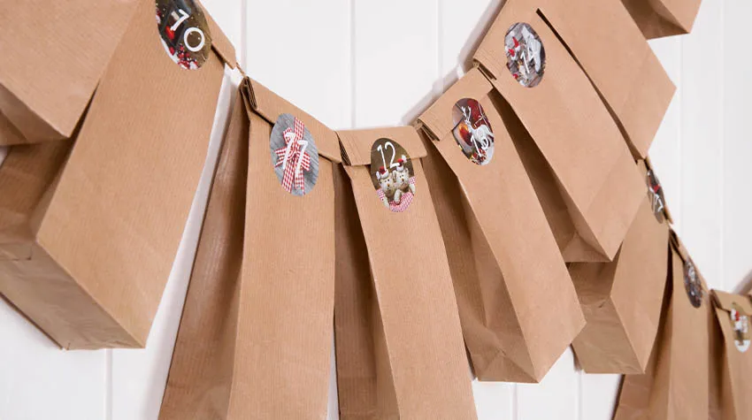 Habt ihr schon einmal einen Adventskalender selbst gebastelt? © Shutterstock, Jeanette Dietl
