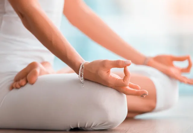 Yoga ist vielmehr als Sport. Es geht um das körperliche Wohlbefinden als auch um spirituelle und meditative Aspekte.