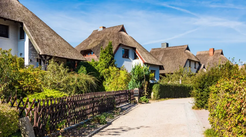 Lasst die Fischerhäuschen mit ihren Reetdächern bei eurer Foto-Tour auf keinen Fall aus. © Shutterstock, ricok