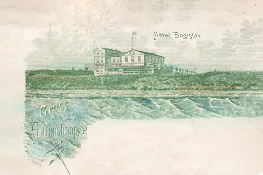 Ansicht des Hotels Bogislav in Ahrenshoop direkt an der Ostsee.