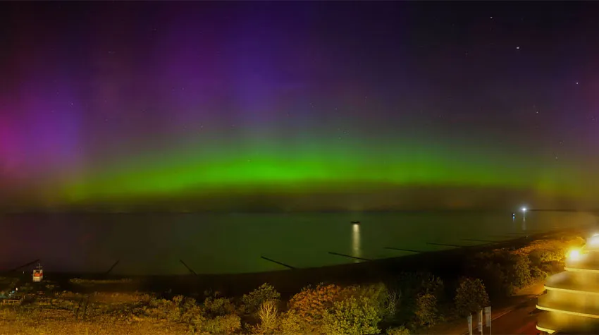 Polarlichter über der Ostsee in Ahrenshoop aufgenommen von der Webcam des THE GRAND Ahrenshoop.