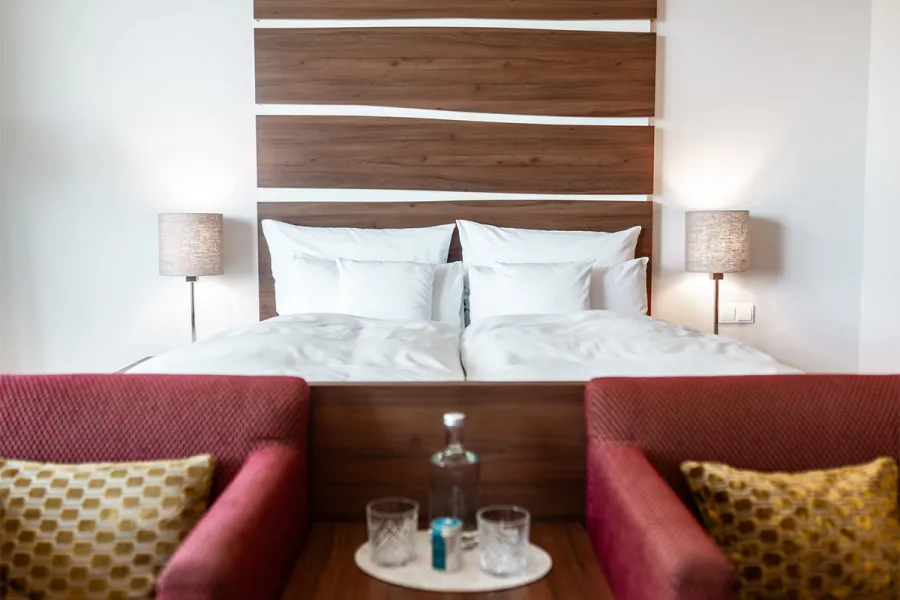 Urlaub auf dem Darß ✓ Minibar ✓ Spa & Fitnessstudio ✓ Zimmerservice, Wasser, Nüsse & Obst → Jetzt Zimmer buchen!